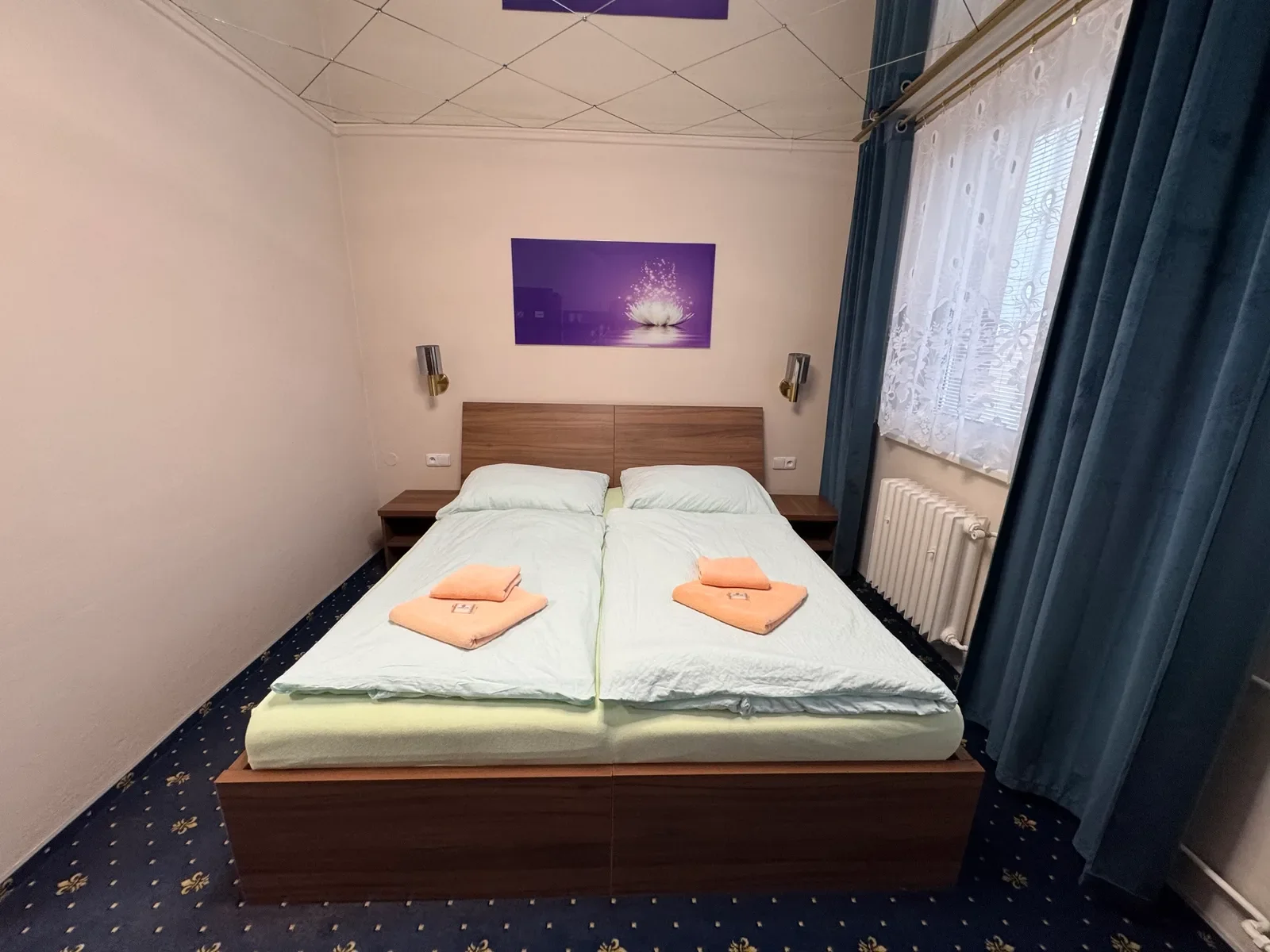 Dvoulůžkový pokoj — detail